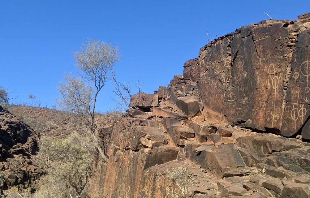 Arkaroola_mtchambersgorge_petroglyth_Katriwerner_nocredit | Park Trek